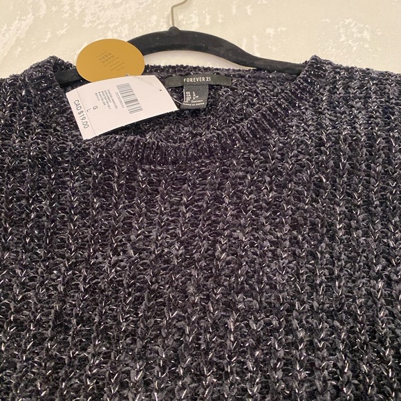 Forever 21 ⭐️2/$25⭐️cropped sweater -black/silver - Picture 2 of 6